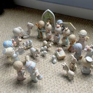 Precious moments nativity set